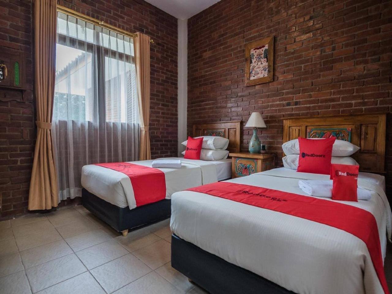 Reddoorz Syariah Near Exit Toll Pasteur 2 3* Bandung